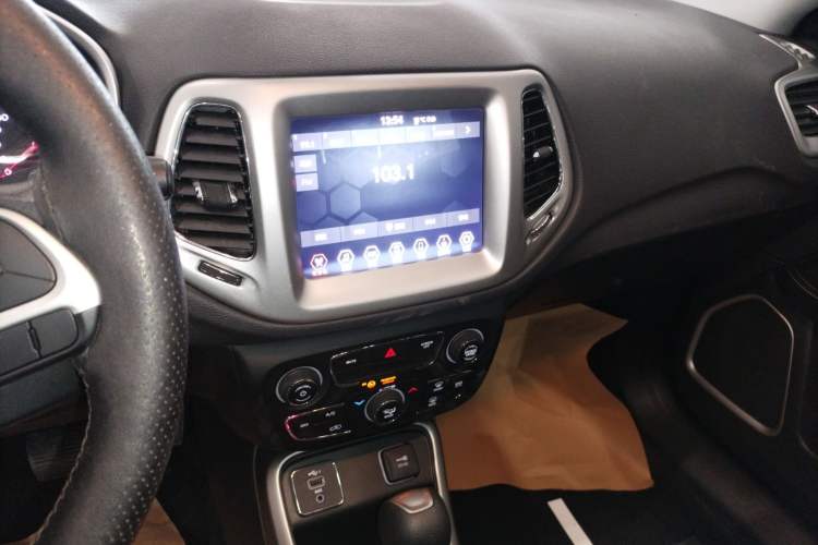 Used Jeep Compass 2019 220T Automatic Enjoyment Version Audio And AC Panel