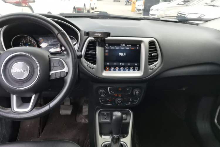 Used Jeep Compass 2019 200T Automatic Family Edition - Connected Large Screen Version Audio And AC Panel