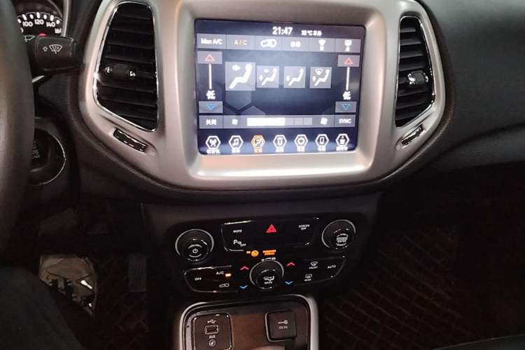 Used Jeep Compass 2019 200T Automatic Family Edition - Connected Large Screen Version Audio And AC Panel