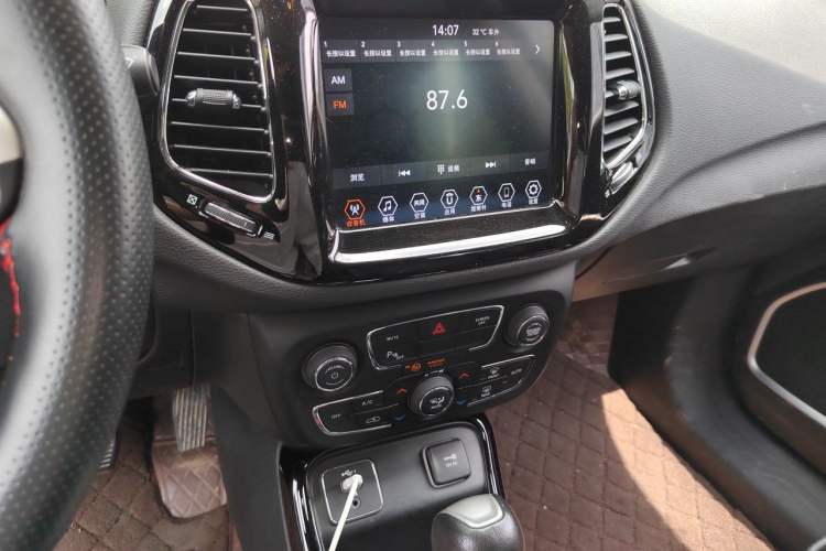 Used Jeep Compass 2019 220T Automatic Family Edition Audio And AC Panel