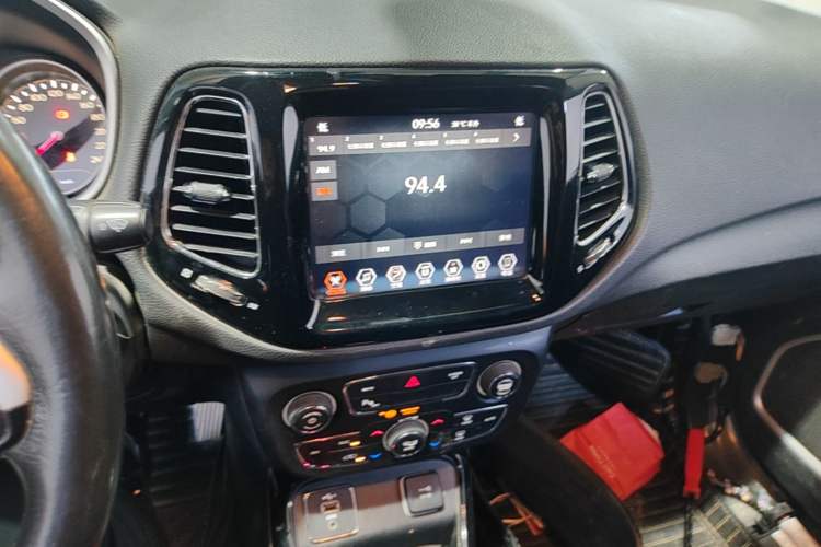 Used Jeep Compass 2019 220T Automatic Family Edition Audio And AC Panel