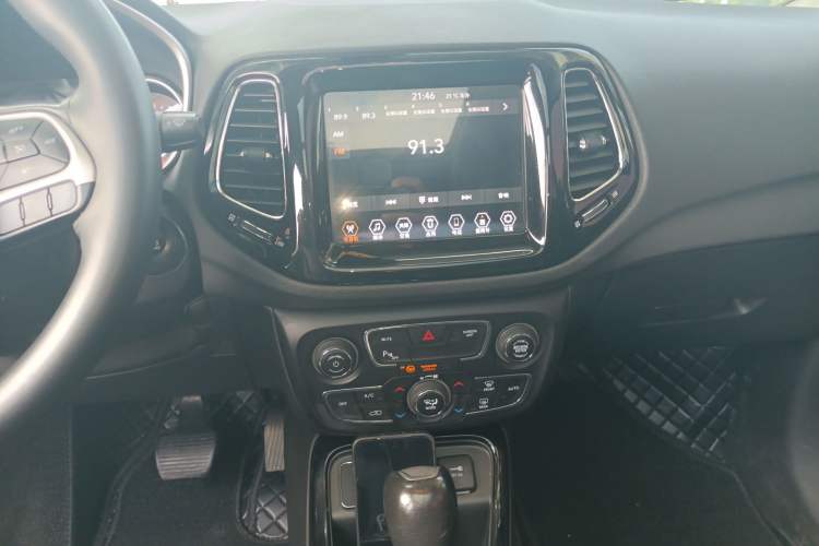 Used Jeep Compass 2019 220T Automatic Family Edition Audio And AC Panel