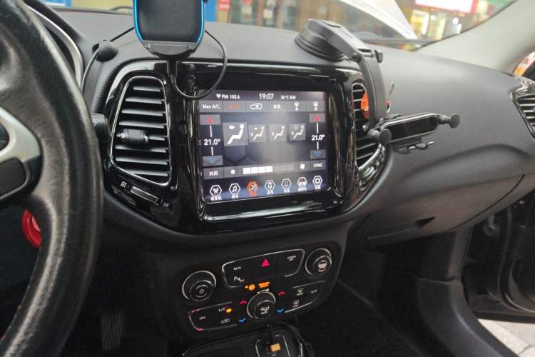 Used Jeep Compass 2019 220T Automatic Family Enjoyment Four-Wheel Drive Edition Audio And AC Panel