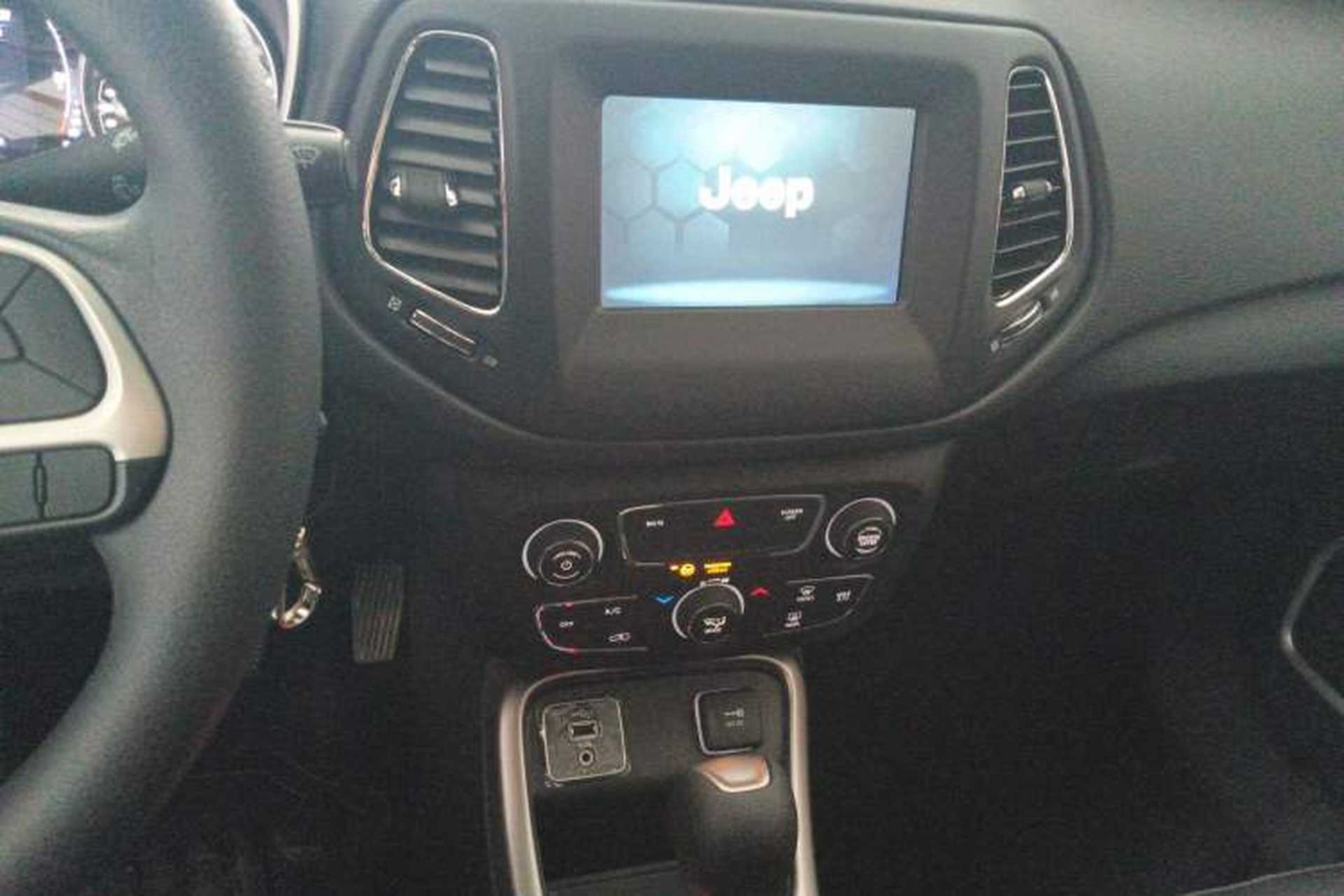 Used Jeep Compass 2019 200T Automatic Prestige Edition Audio And AC Panel