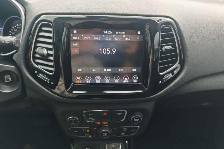 Used Jeep Compass 2019 220T Automatic Family Enjoyment Four-Wheel Drive Edition Audio And AC Panel