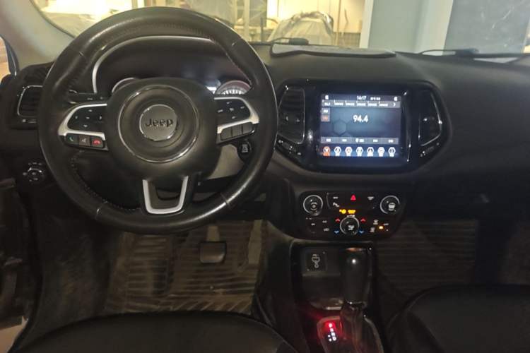 Used Jeep Compass 2019 220T Automatic Family Edition Center Console