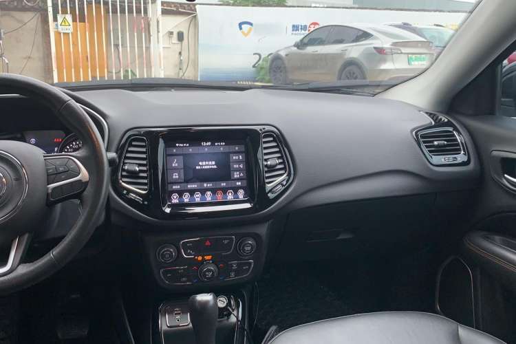 Used Jeep Compass 2019 220T Automatic Family Edition Center Console