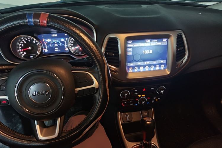 Used Jeep Compass 2019 200T Automatic Family Edition - Connected Large Screen Version Center Console