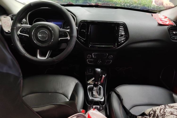 Used Jeep Compass 2019 220T Automatic Family Edition Center Console