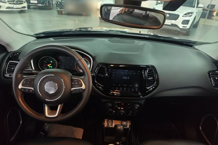Used Jeep Compass 2019 220T Automatic Family Edition Center Console