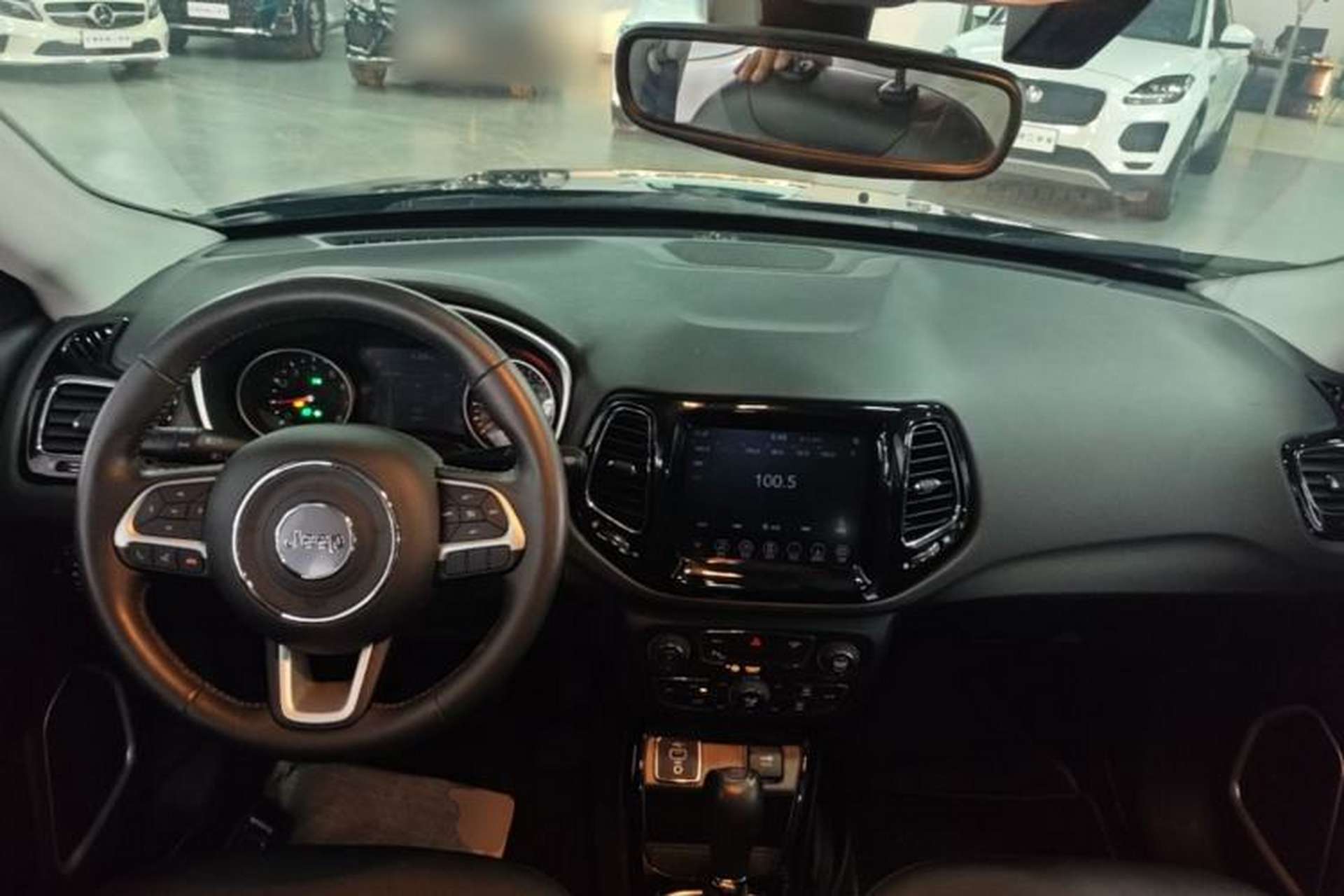 Used Jeep Compass 2019 220T Automatic Family Edition Center Console