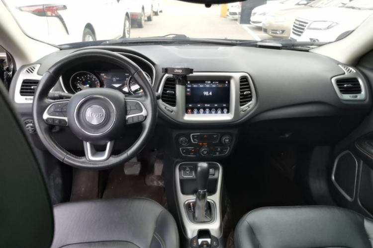 Used Jeep Compass 2019 200T Automatic Family Edition - Connected Large Screen Version Center Console