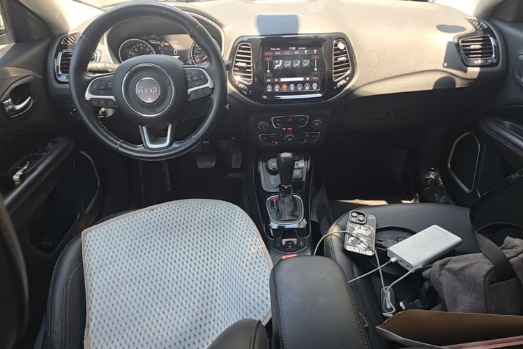 Used Jeep Compass 2019 220T Automatic Family Enjoyment Four-Wheel Drive Edition Center Console