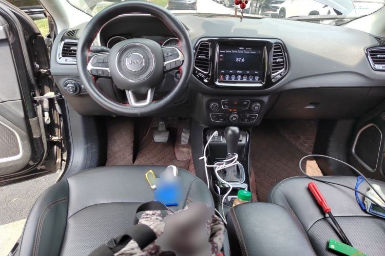 Used Jeep Compass 2019 220T Automatic Family Edition Center Console