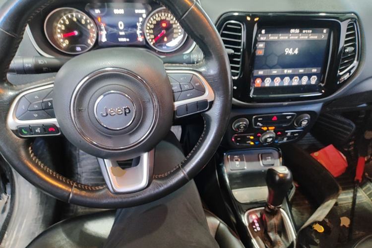 Used Jeep Compass 2019 220T Automatic Family Edition Center Console