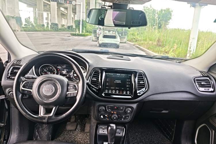 Used Jeep Compass 2019 220T Automatic Family Edition Center Console