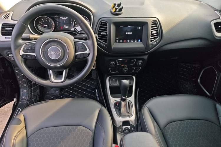Used Jeep Compass 2019 200T Automatic Prestige Edition Center Console