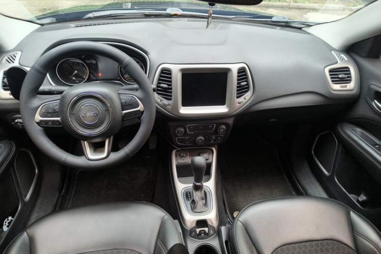 Used Jeep Compass 2019 220T Automatic Enjoyment Version Center Console