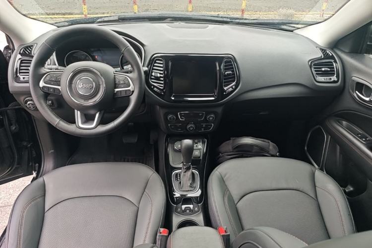 Used Jeep Compass 2019 220T Automatic Family Enjoyment Four-Wheel Drive Edition Center Console