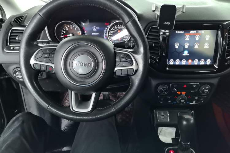 Used Jeep Compass 2019 220T Automatic Family Edition Center Console