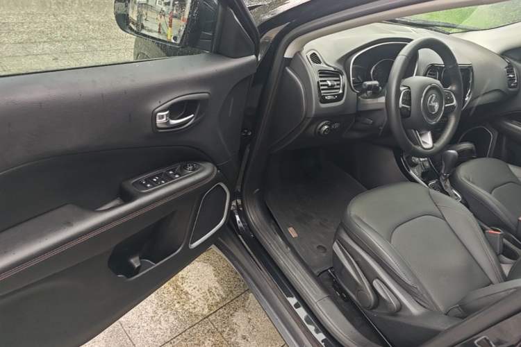 Used Jeep Compass 2019 220T Automatic Family Enjoyment Four-Wheel Drive Edition Driver Seat