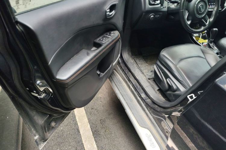 Used Jeep Compass 2019 220T Automatic Family Edition Driver Seat