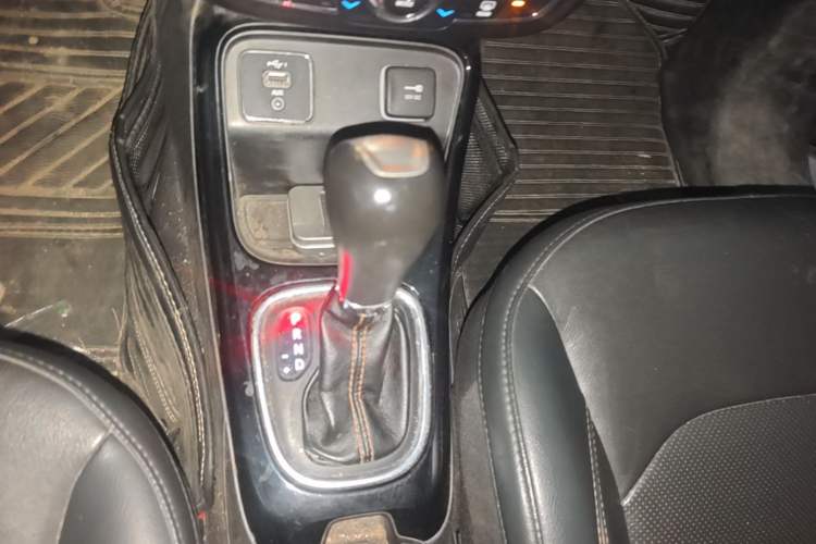 Used Jeep Compass 2019 220T Automatic Family Edition Gear Lever