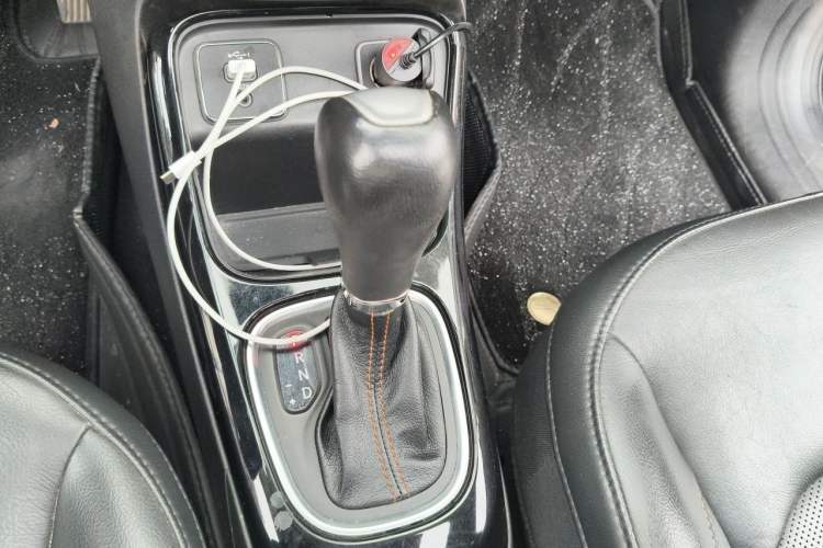 Used Jeep Compass 2019 220T Automatic Family Edition Gear Lever