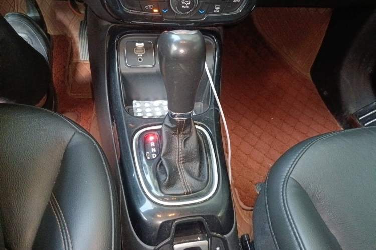 Used Jeep Compass 2019 220T Automatic Family Edition Gear Lever