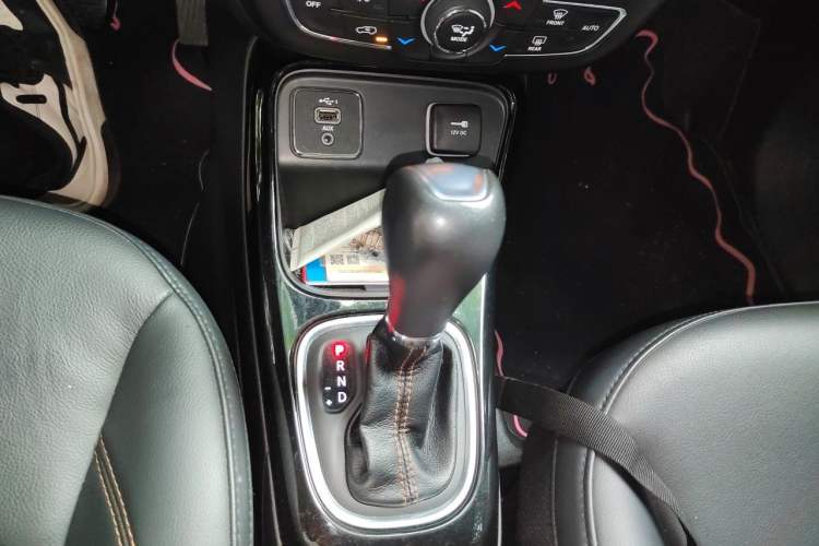 Used Jeep Compass 2019 220T Automatic Family Edition Gear Lever