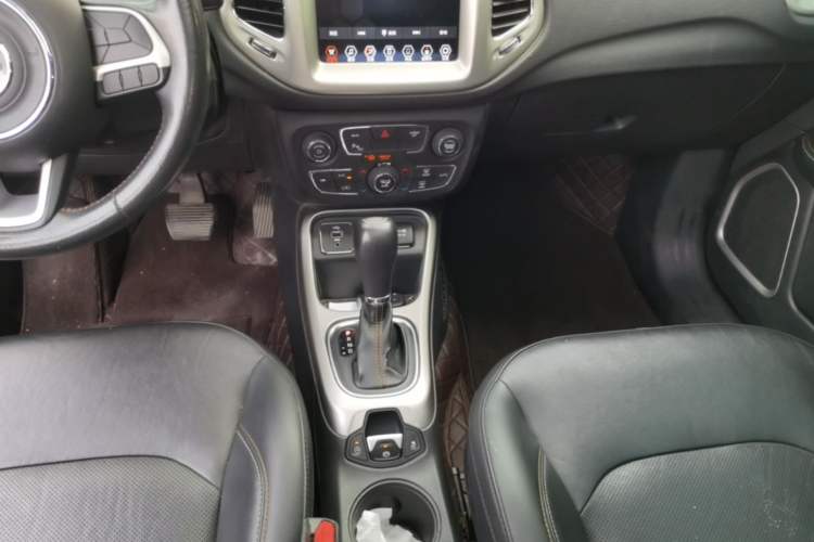 Used Jeep Compass 2019 200T Automatic Family Edition - Connected Large Screen Version Gear Lever