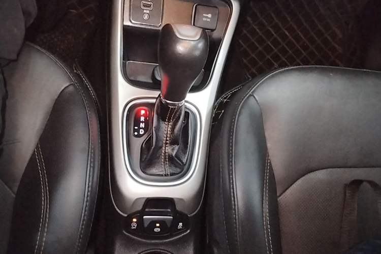 Used Jeep Compass 2019 200T Automatic Family Edition - Connected Large Screen Version Gear Lever