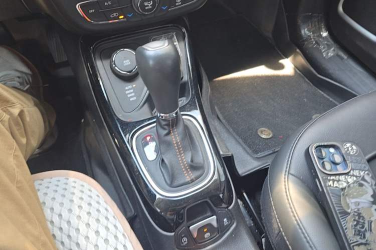 Used Jeep Compass 2019 220T Automatic Family Enjoyment Four-Wheel Drive Edition Gear Lever