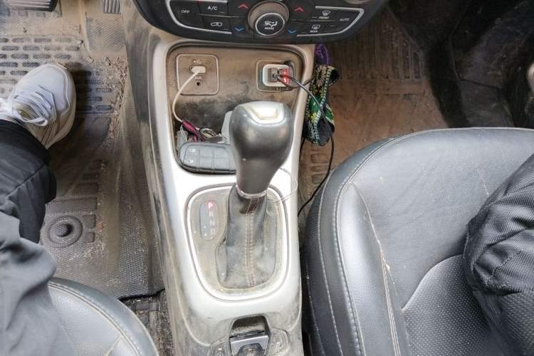 Used Jeep Compass 2019 200T Automatic Family Edition - Connected Large Screen Version Gear Lever
