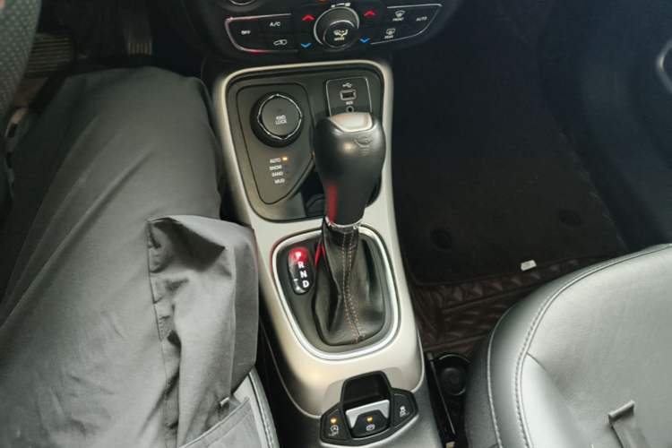 Used Jeep Compass 2019 200T Automatic Family Enjoyment Four-Wheel Drive - Connected Large Screen Version Gear Lever