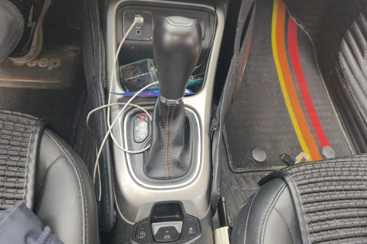 Used Jeep Compass 2019 200T Automatic Family Edition - Connected Large Screen Version Gear Lever