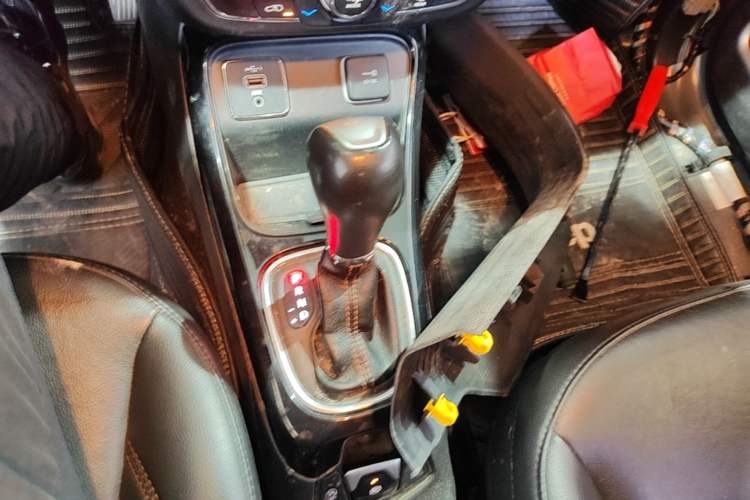 Used Jeep Compass 2019 220T Automatic Family Edition Gear Lever