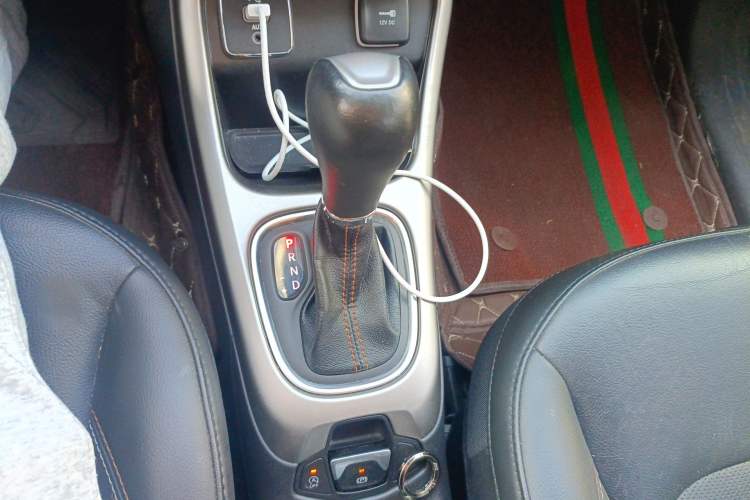 Used Jeep Compass 2019 200T Automatic Family Edition - Connected Large Screen Version Gear Lever