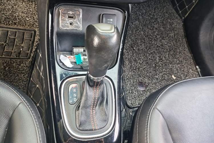 Used Jeep Compass 2019 220T Automatic Family Edition Gear Lever