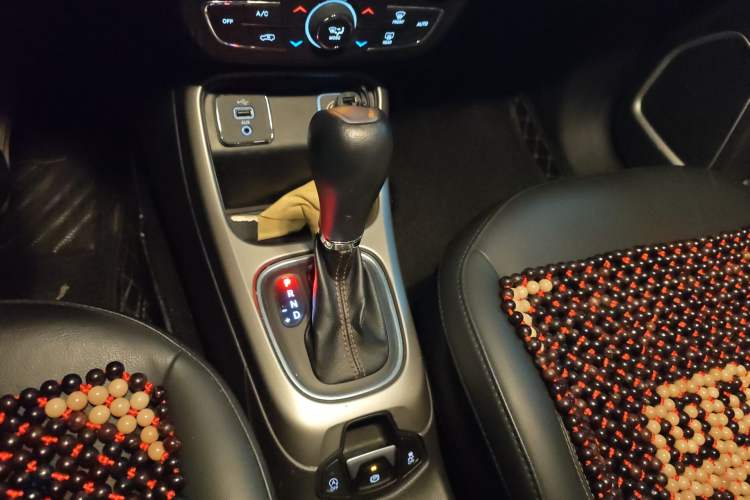 Used Jeep Compass 2019 200T Automatic Family Edition - Connected Large Screen Version Gear Lever