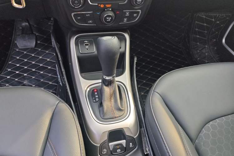 Used Jeep Compass 2019 200T Automatic Prestige Edition Gear Lever