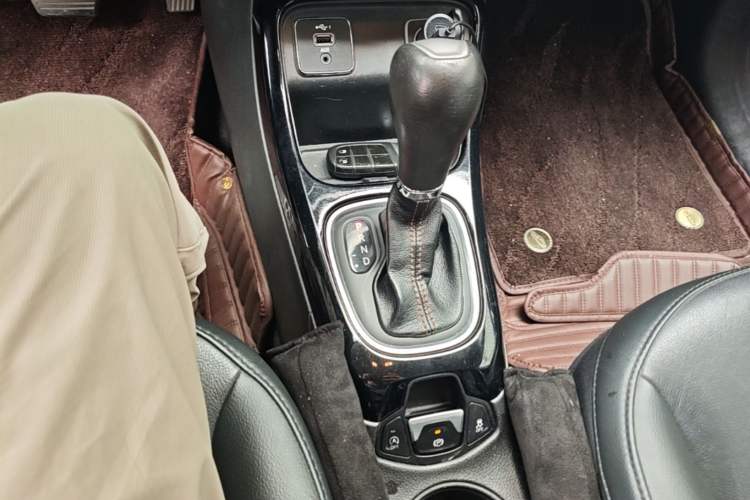 Used Jeep Compass 2019 220T Automatic Family Edition Gear Lever