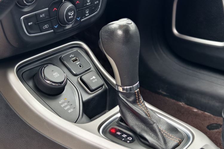 Used Jeep Compass 2019 200T Automatic Family Enjoyment Four-Wheel Drive - Connected Large Screen Version Gear Lever