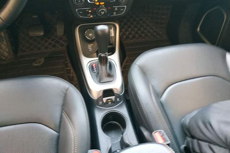 Used Jeep Compass 2019 200T Automatic Family Enjoyment Four-Wheel Drive - Connected Large Screen Version Gear Lever