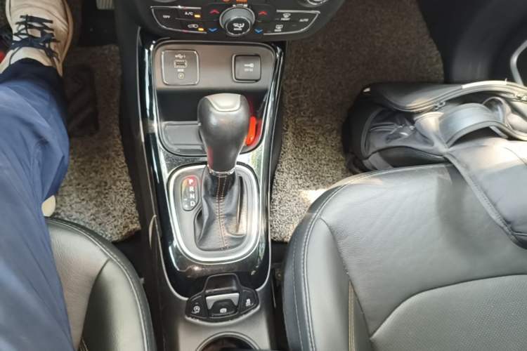 Used Jeep Compass 2019 220T Automatic Family Edition Gear Lever