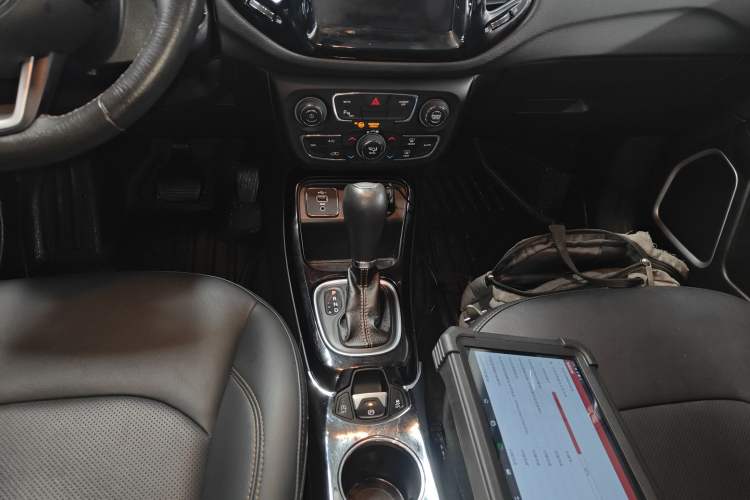 Used Jeep Compass 2019 220T Automatic Family Edition Gear Lever