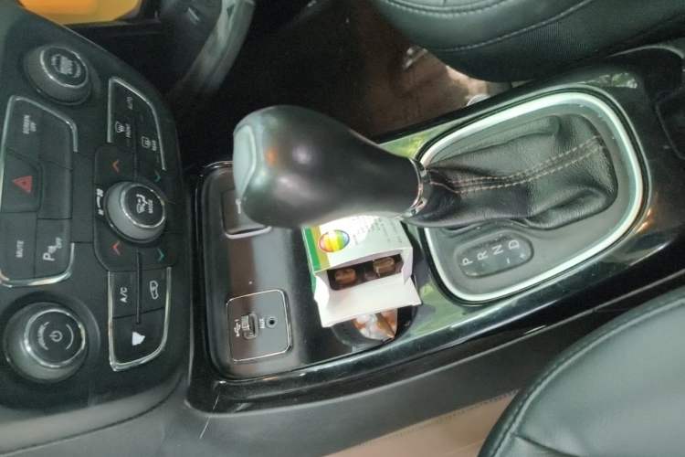 Used Jeep Compass 2019 220T Automatic Family Edition Gear Lever