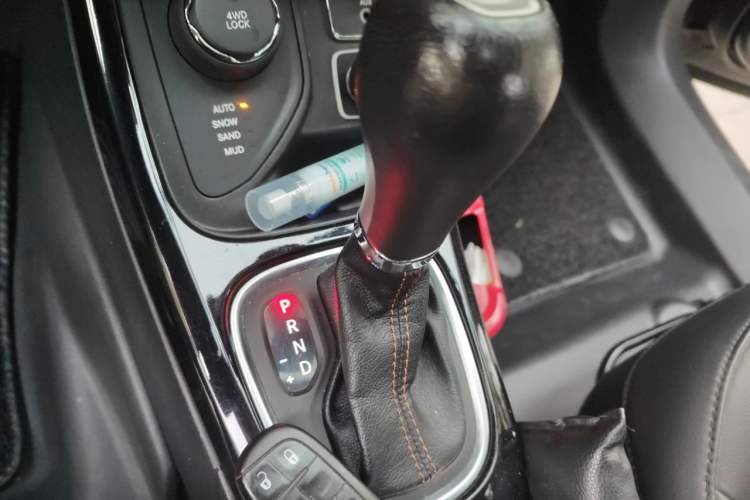 Used Jeep Compass 2019 220T Automatic Family Enjoyment Four-Wheel Drive Edition Gear Lever