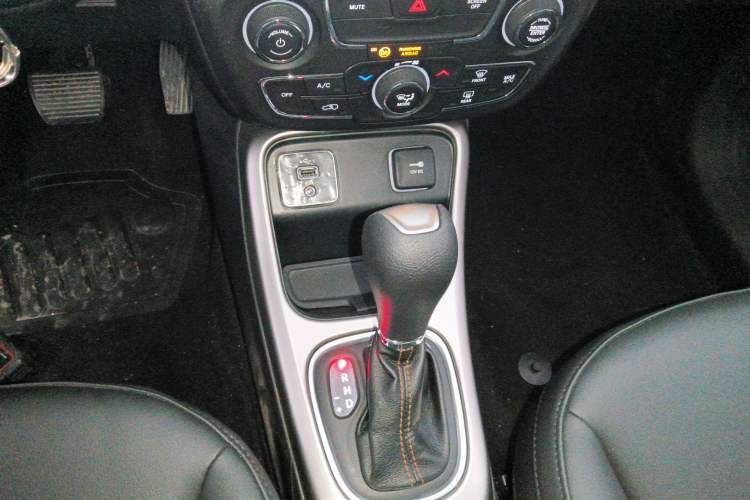 Used Jeep Compass 2019 200T Automatic Prestige Edition Gear Lever