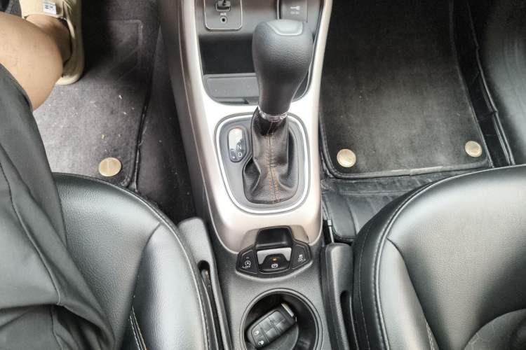 Used Jeep Compass 2019 220T Automatic Enjoyment Version Gear Lever